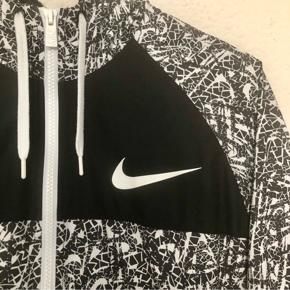 Women’s Nike Full Zip Hooded Jacket Windbreaker - Picture 10 of 13